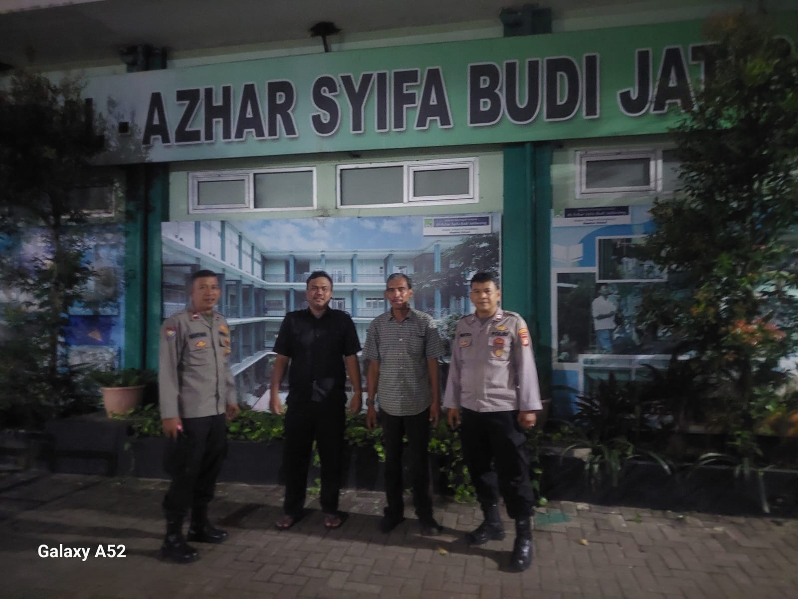 Perkuat Keamanan Sekolah, Polsek Pondok Gede Gelar Patroli Dialogis di SMP Al Azhar Syifa Budi