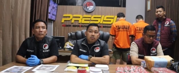 Polres Metro Bekasi Berhasil Ungkap Jaringan Pengedar Lintas Kota 2,7 Kilogram Ganja Disita