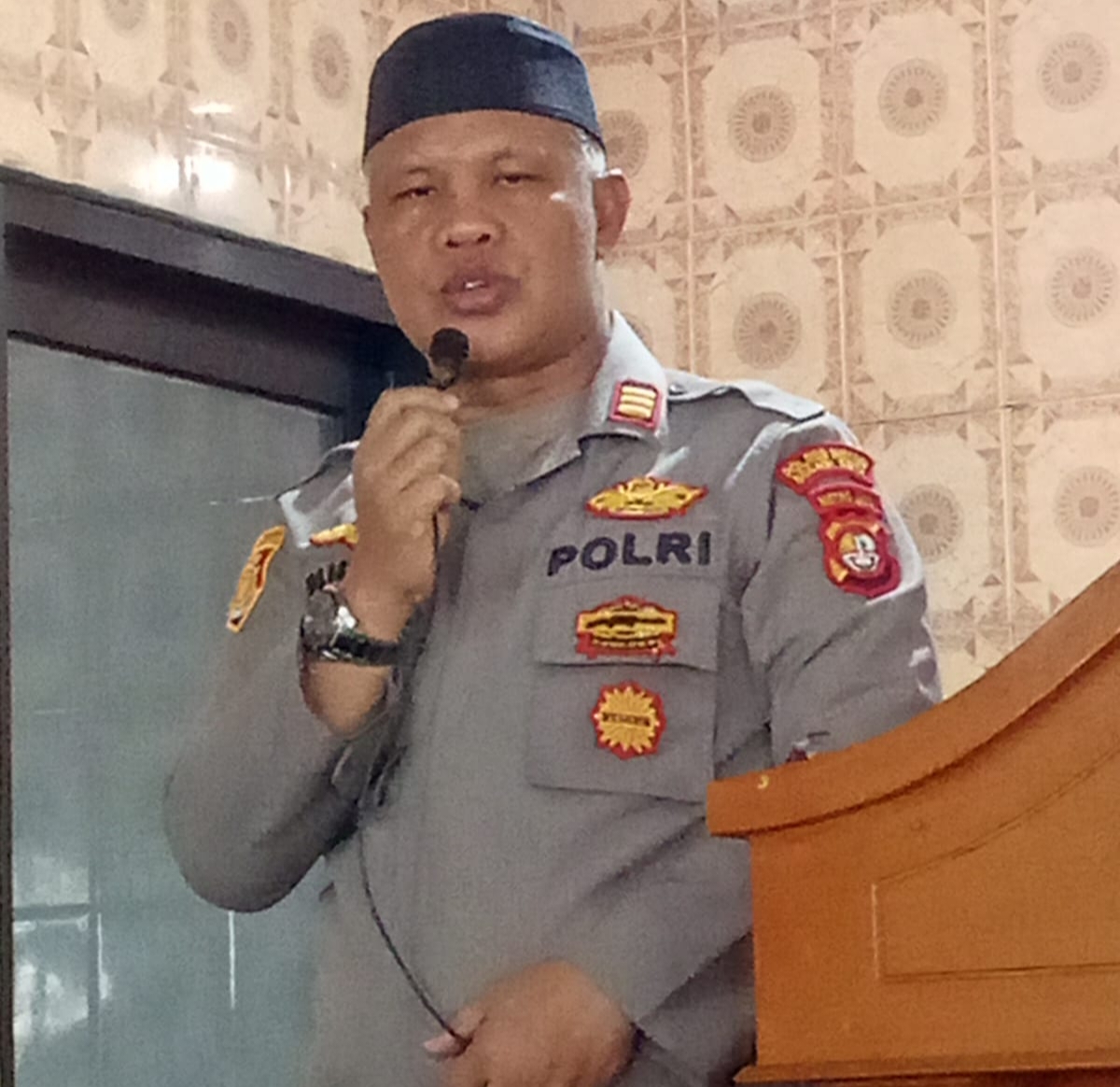 Kapolsek Bekasi Barat Sholat Jumat Keliling Ajak Warga Cegah Tawuran