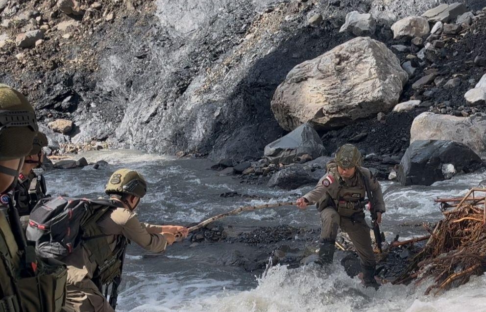 Jaga Aktivitas Warga, Satgas Damai Cartenz Gencarkan Patroli Taktis di Sinak